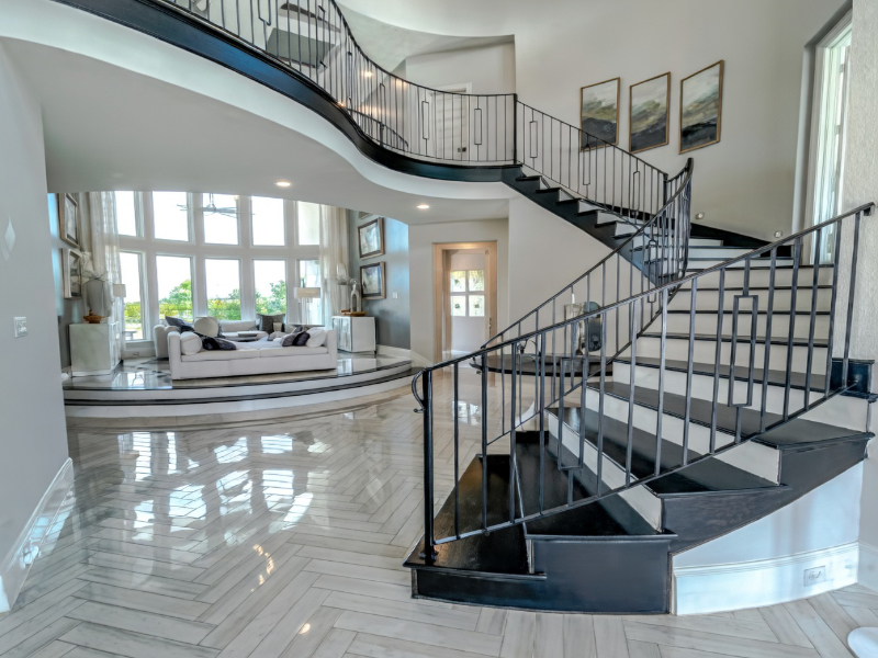 Escalier et hall d'entrée